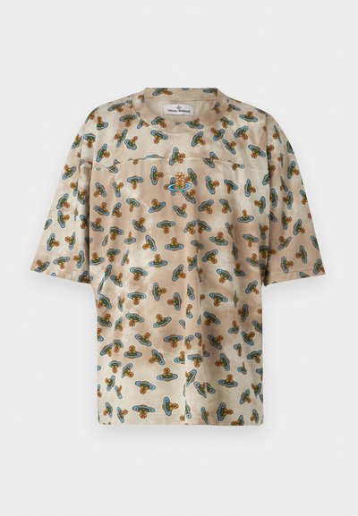 Īsām piedurknēm krekls no bēša auduma ar atkārtotu krāsainu NSO un ziedu rakstu; ar apaļu kakla izgriezumu un vaļēju piegriezumu.