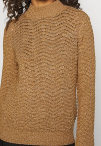 YAS Strickpullover - taupe