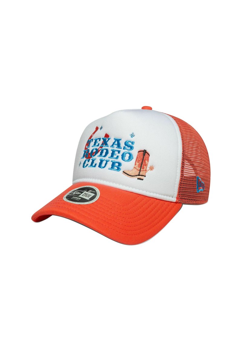 Lkw-Mütze mit einer weißen Vorderseite, orangefarbenen Netzseiten und einem gebogenen Schirm. Mit "Texas Rodeo Club" und einer Grafik eines Cowboys Stiefels.