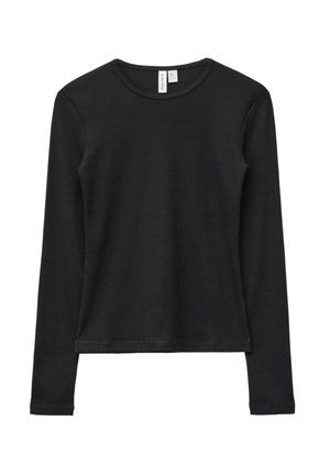 Zwarte T-shirt met lange mouwen, gemaakt van zachte stof, met een ronde hals en een eenvoudig ontwerp, zonder zichtbare patronen of versieringen.