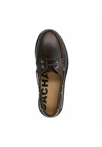 Bruine leren bootschoen met een ronde neuzen, contrasterende stiksels, metalen veterogen en vetersluiting. De binnenzool is voorzien van een logo-print.