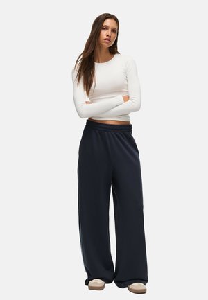 Bershka, PLUSH - JOGGERS - Pantalon de survêtement - royal blue