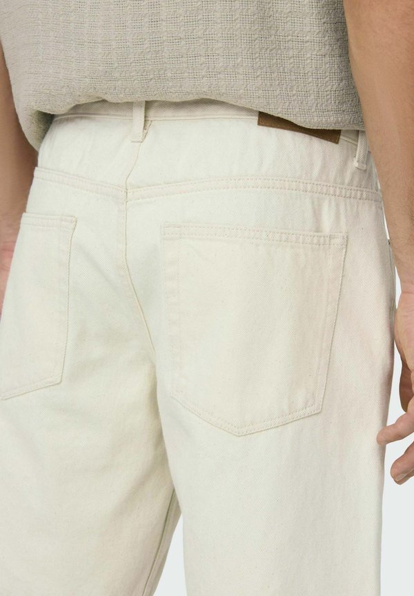 ONSEDGE MITTLERE TAILLE GESCHNITTEN - Denim shorts - ecru3