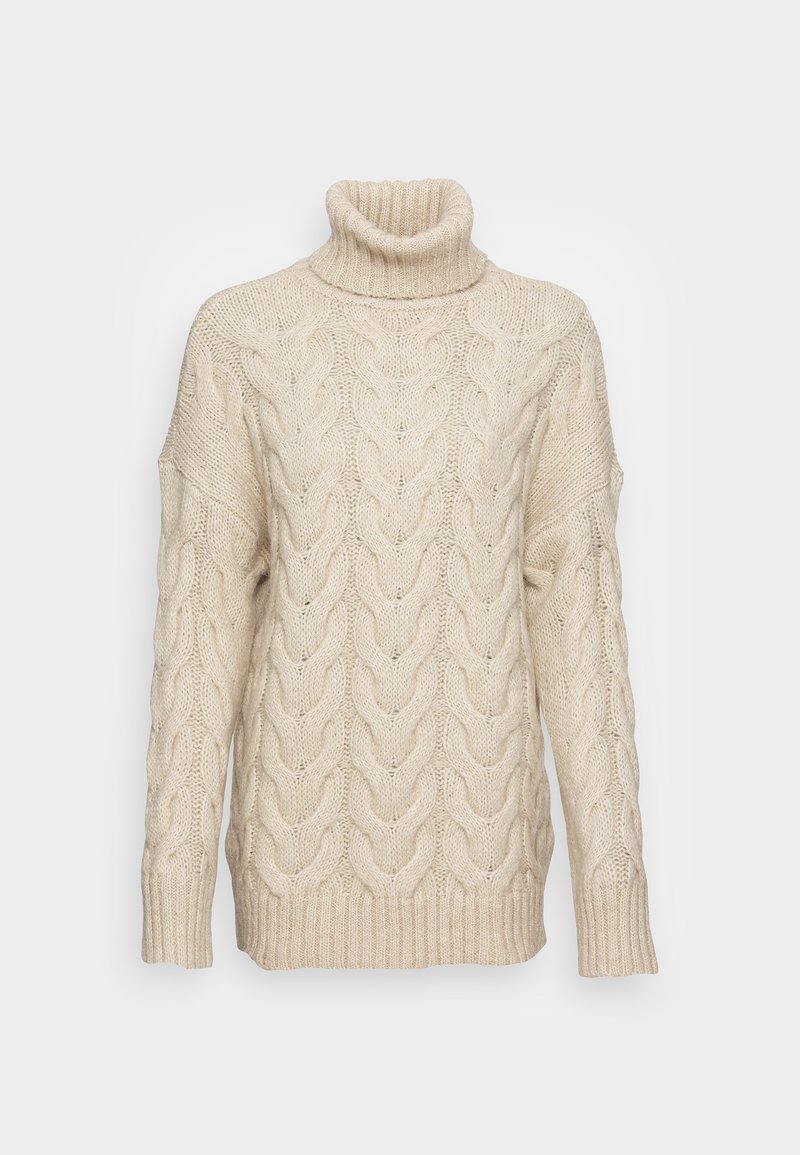 Jasno beżowy sweter z golfem, dziergany w wzór warkoczowy, luźny krój, prążkowane wykończenie na dole i mankietach oraz teksturowana powierzchnia.