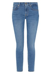 Jeans ajustados en denim azul claro. Presenta un diseño estándar de cinco bolsillos, cremallera delantera y cierre de botón. Textura suave y ligeramente desgastada.
