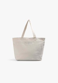 Borsa tote in tela di un beige chiaro con due manici a spalla. Presenta il logo ricamato "Scalpers" su un lato. Design spazioso e semplice.
