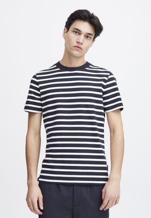 Navy and white striped short-sleeve T-shirt, round neckline, textured fabric, casual shape, with a straight hem and side slits.