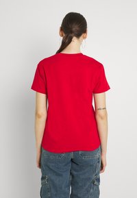Karl Kani SMALL SIGNATURE TEE - Marškinėliai su spaudiniu - red