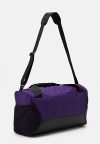 Champion MODERN SPORT SMALL DUFFEL UNISEX - Borsa per lo sport - purple/black