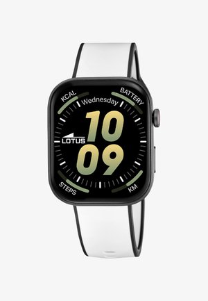Smartwatch z czarną, prostokątną tarczą, białym paskiem, pokazujący godzinę 10:09, dzień środa oraz wskaźniki zdrowotne: kcal, baterię, kroki i kilometry.
