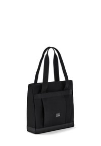 Borsa tote rettangolare nera con due manici lunghi e dettaglio della cinghia frontale, in piedi su sfondo bianco.