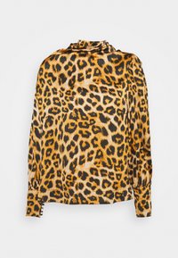 Blouse en imprimé léopard jaune et noir, avec un col haut, des manches longues à poignets froncés et une texture lisse et brillante.