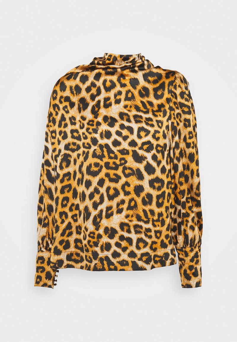 Blouse en imprimé léopard jaune et noir, avec un col haut, des manches longues à poignets froncés et une texture lisse et brillante.