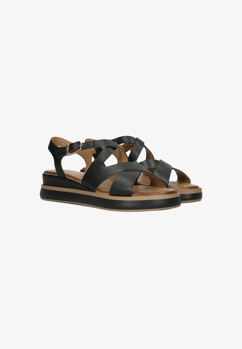 Zwarte leren sandalen met gekruiste banden, verstelbare enkelgesp, gevoerde zool en een chunky, twee-kleurige zool.