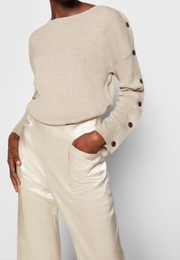 By Malene Birger Svetr - sand