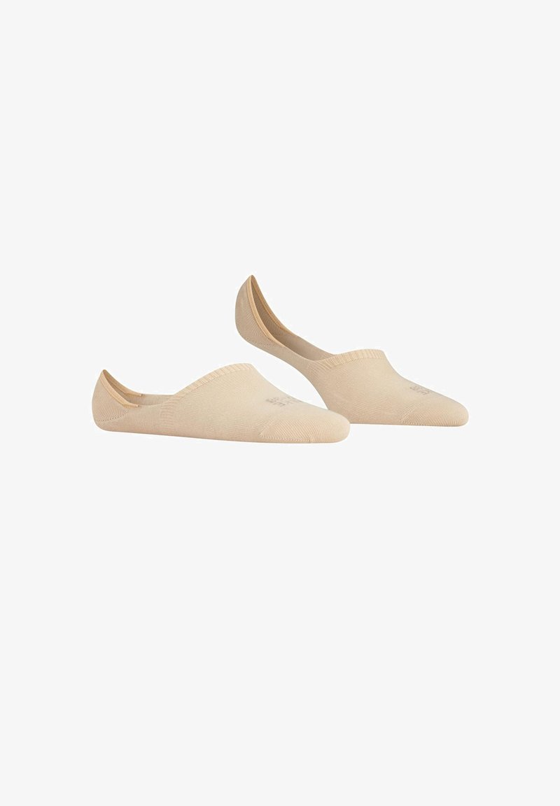 Beige geen-show sokken met een afgeronde neus, textuurgebreide stof en lichte elastische rand voor een veilige pasvorm. Lichtgewicht en naadloos ontwerp.