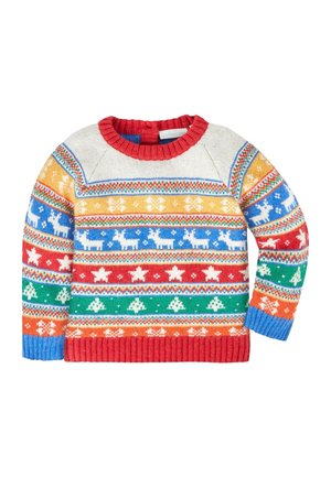 Gebreide kindersweater met rode kraag en zoom, met kleurrijke horizontale strepen met patronen van rendieren, sterren en bomen.