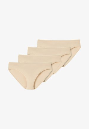 Cztery pary beżowych bawełnianych majtek o gładkiej teksturze, klasycznym kroju niskim oraz czystych krawędziach pasa. Bez dodatkowych wzorów ani szczegółów.
