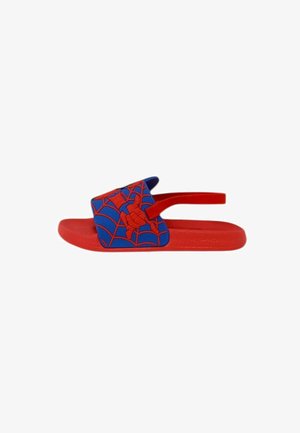 Sandalo rosso per bambini con cinturino blu con un disegno di ragno rosso e ragnatela, e cinturino rosso al tallone.