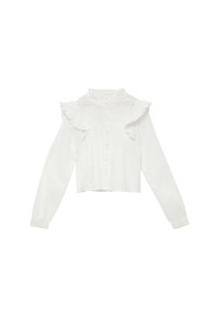 Blouse blanche à manches longues et boutons, avec des détails frisottés sur les épaules et un col en dentelle haut, présentant une broderie en œillets sur la poitrine.
