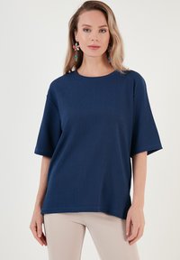 Unselected, royal blue