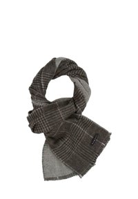 Brun og grå ternet tørklæde lavet af blødt stof, med frynser i kanten og et mærke i den ene ende, med et let og fleksibelt design.