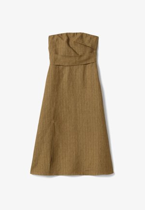 Robe bustier en lin kaki avec un corsage ajusté et une jupe évasée, avec de fines rayures verticales et un détail d’encolure pliée.