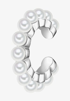 Srebrny pierścionek z wygiętym wzorem ozdobiony białymi perłami, prezentujący gładkie wykończenie oraz naprzemienne sekcje metalu i pereł.