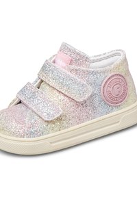 Sneaker per bambini in glitter pastello arcobaleno con due cinturini in velcro e un logo circolare rosa sul lato del tallone, suola bianca.