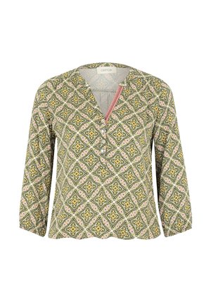 Blouse à motifs avec des imprimés géométriques verts, jaunes et roses. Confectionnée en tissu léger, avec un décolleté en V et des manches trois-quarts.