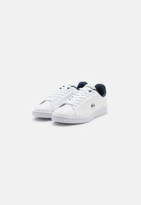 Lacoste CARNABY PRO - Sneakers basse - white/navy/red