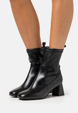 Marc Cain, Bottines - black