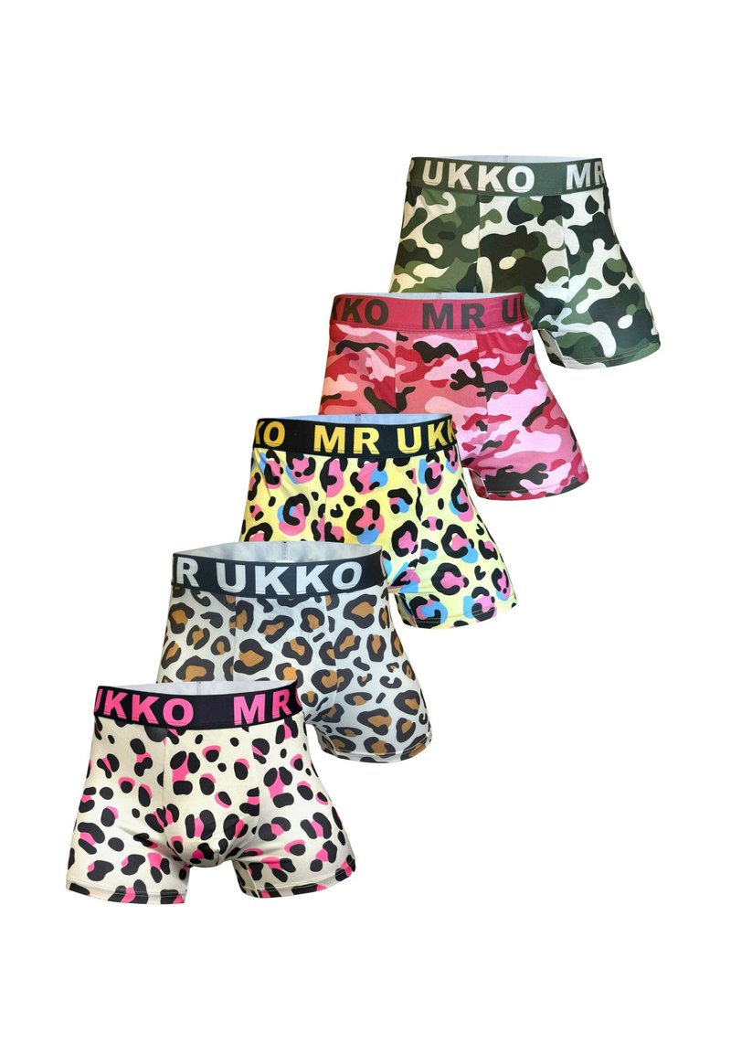 Cinq paires de boxers pour hommes présentant différents motifs : camouflage, imprimé léopard et couleurs vives, avec des ceintures élastiques noires ou roses.