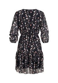 Melnas kleitas ar garām piedurknēm ar baltu un oranžu ziedu rakstu, elastīgu vidukli, kroku slāņotu svārku un puscaurspīdīgu audumu piedurknēs un apakšmalā.