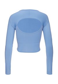 Hellblaues Langarm-Crop-Top mit Rundhalsausschnitt und offener Rückenpartie. Hergestellt aus glattem, elastischem Stoff mit figurbetontem Schnitt.