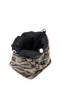 Schwarze Stofftasche mit einem gerafften Design, verziert mit mehrfarbigen Strasssteinen in verschiedenen Größen und einem Druckverschluss.
