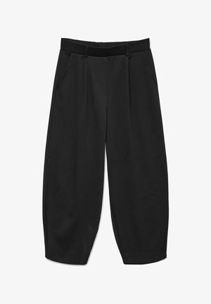 Pantalones negros de corte holgado con pierna ancha, cinturilla elástica y bolsillos laterales. Textura suave, sin patrones visibles ni hardware.