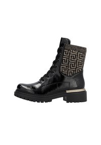 Bottes à lacets en cuir verni noir avec tige en tissu texturé présentant un motif géométrique, semelle épaisse et accent métallique près du talon.