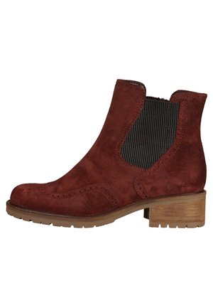 Stivaletto alla caviglia in pelle scamosciata marrone con tacco basso in legno, pannello elastico laterale nero e cuciture decorative in stile brogue.