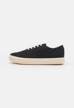 Sneakers - black