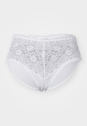 Culotte blanche taille haute avec un revêtement en dentelle florale, des bords festonnés et une base en tissu blanc lisse.
