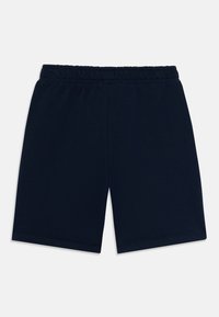 Mörkblå bomullsshorts med elastisk midja, med en enkel design och en jämn textur, skurna till knähöjd.
