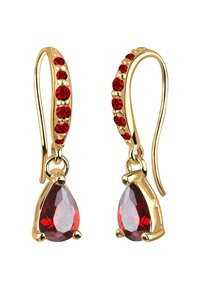 Boucles d'oreilles en finition dorée avec un pendentif en pierre précieuse rouge en forme de goutte, rehaussé de petits cristaux rouges le long de l'anneau. Finition lisse et design élégant.