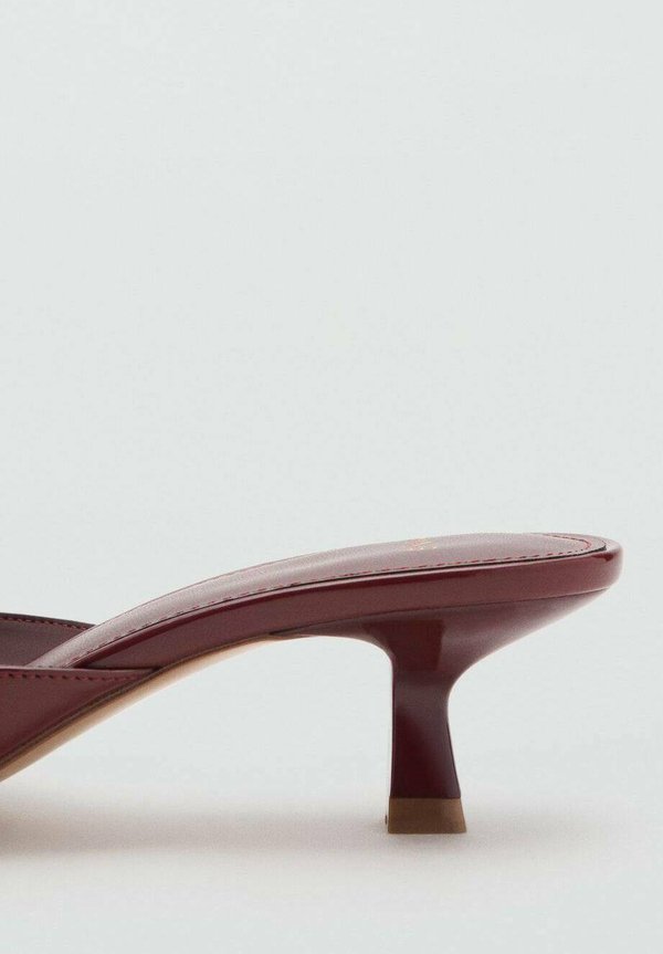 MED LILLE - Mules - vinrød3