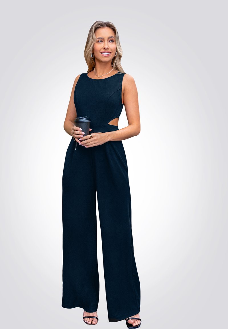 Marineblauwe jumpsuit met wijde benen en uitsnijding. Gemaakt van een gladde stof, met een ronde halslijn en een elegante pasvorm. Accessoires omvatten een beker.