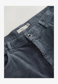Vald, blue