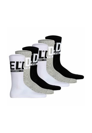 Fem par sokker i sort, hvid og grå; har ribbede toppe med fed "LIVING FOR" tekst og et logo som accent. Blød stofblanding.