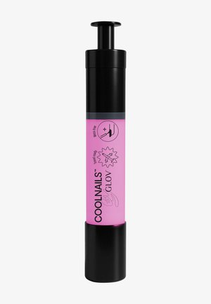 Stylo dissolvant à vernis à ongles CoolNails de Glov avec corps rose, bouchon noir et piston, étiqueté sans dégâts et prêt à voyager.