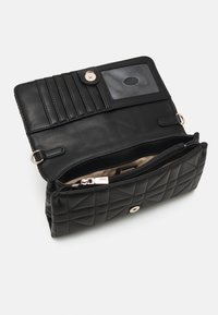 Guess ASSIA CROSSBODY FLAP ORGANIZER - Skuldertasker - black