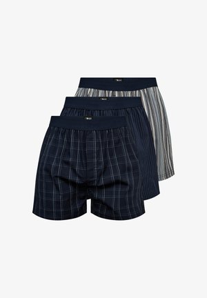 Tre par herrebokser med elastiske linninger, hver med forskellige stribede og ternede mønstre i nuancer af blå og grå.